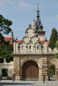 vstup do areálu zámku v Průhonicích