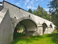 Římov - Dolní Stropnice - kamenný klenutý most