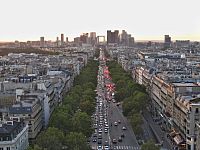 Přímka vítězných oblouků v Paříži (Carrousel, Etoile et Grande Arche de Paris)