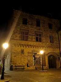 palác Benoit v noci