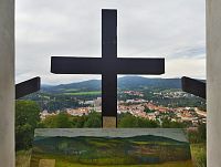 výhled přes trojici křížů