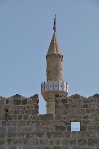 minaret nad hradbami