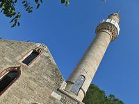 průčelí kaple s minaretem