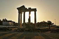 Side – komplex sakrálních staveb u chrámu bohyně Atheny  (Tanrıça Athena'nın tapınağındaki kutsal binalar)