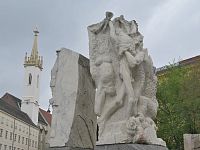 Vídeň  - Protiválečný a protifašistický pomník  (Wien - Mahnmal gegen Krieg und Faschismus)