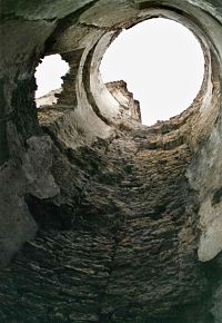 interiér vnější okrouhlé schodištní věže