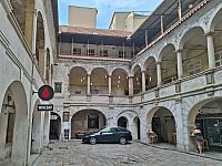 Praha (Staré Město) – renesanční dům U Zlatého stromu