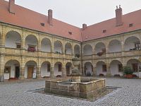 zámecké nádvoří