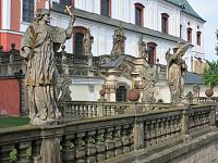 znovu v areálu kláštera