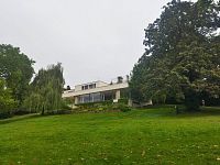 v zahradě vily Tugendhat