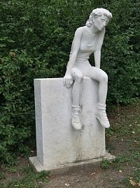 v zahradě vily Löw-Beer