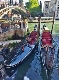 gondoly u mostu