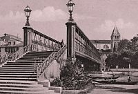 historická pohlednice z doby, kdy byl most ještě "rovný"