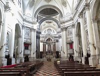 interiér kostela