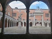 klášterní nádvoří