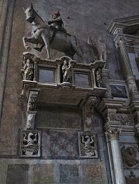 hrobka (pohřební pomník) Paola Savelliho