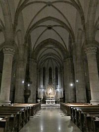 chrámový interiér