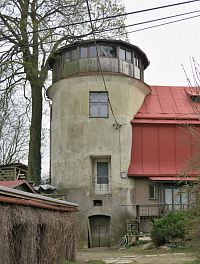 základem je válcová věž