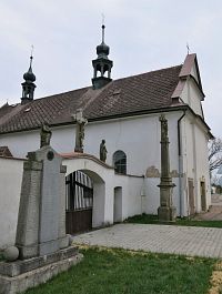 celkový pohled (i s památníkem obětí I. světové války)