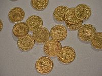 část pokladu zlatých mincí z doby vlády Zikmunda Lucemburského