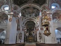 interiér klášterního kostela