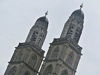 vrchol chrámového dvojvěží