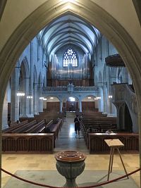 pohled do lodi z kněžiště