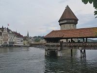 Lucern – dřevěný Kapličkový most  (Luzern – Kapellbrücke)