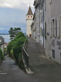 pohled ke hradu z centra města