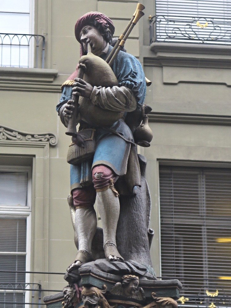 Bern – Dudácká kašna  (Pfeiferbrunnen)