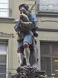 Bern – Dudácká kašna  (Pfeiferbrunnen)