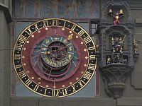 astronomický ciferník a zvonice