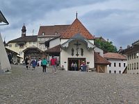 náměstí se sklářskou dílnou