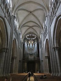 průhled k varhanům