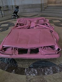 pink Cadillac ve vstupní části