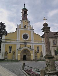 průčelí a boží muka