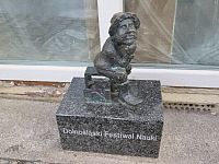 Wroclaw (Vratislav) – trpaslík Vědec De-eF-eNek  (Krasnal De-eF-eNek)