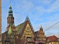 poprvé před radnicí