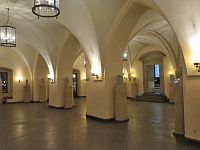 v historických prostorách radnice