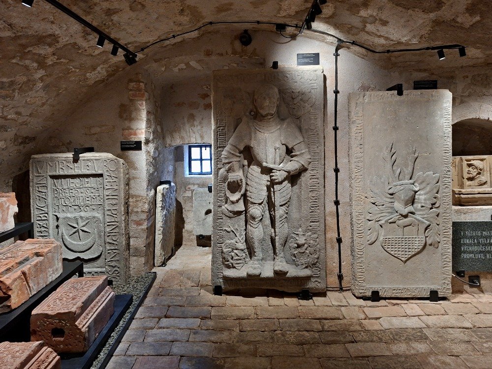 Pardubice – zámecké lapidárium