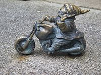 Wroclaw (Vratislav) – trpaslík motorkář Ventil  (Krasnal Wentyl)