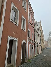 v historických uličkách