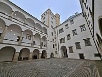 zámecké nádvoří