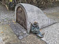 Wroclaw (Vratislav) – trpaslík Ospalec  (Krasnal Śpioch)