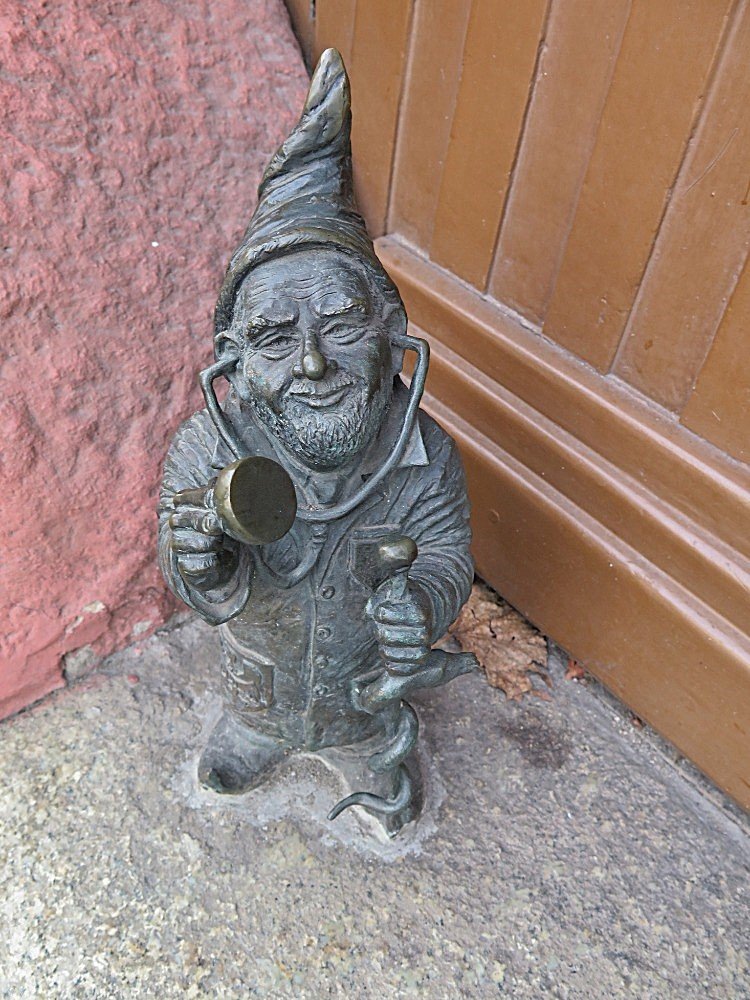 Wroclaw (Vratislav) – trpaslík Aeskulap  (Krasnal Eskulapek)