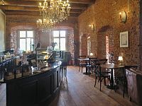 Sarny (Ścinawka Górna) – zámecká kavárna a restaurace  (Café Scharfeneck z restauracją)
