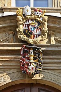 polychromované erby