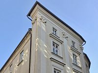 horní část průčelí