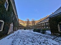 "zámecké" nádvoří