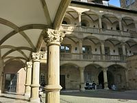 arkádové nádvoří